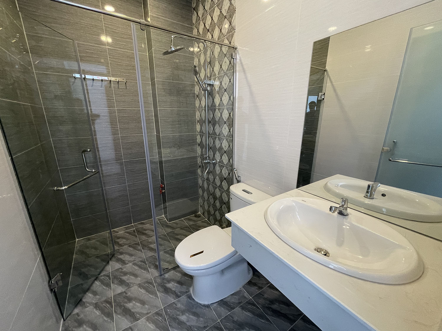 Tuyệt phẩm 3 lầu (4x15) 6 phòng t.kế Singapore, mới xây dựng, hẻm đẹp Phan Đình Phùng - gần PXLong